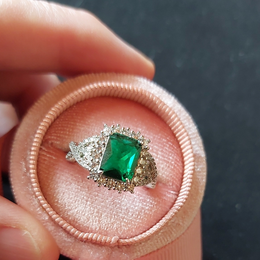 925 Sterling Silver and Green Gemstone Ring